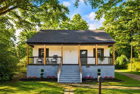 16 Berry Ave, Newnan, GA 30263