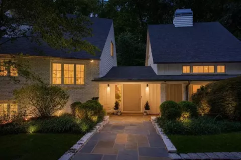 695 W Conway Dr NW, Atlanta, GA 30327