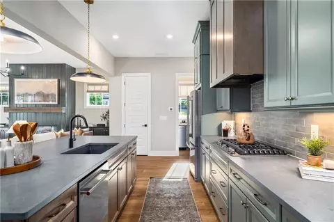 Kitchen - 1990 Catnap Ct, Chamblee, GA 30341 photo 2 of 3
