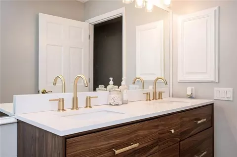 Bath - 13789 Woolsey Rd, Hampton, GA 30228 photo 6 of 7
