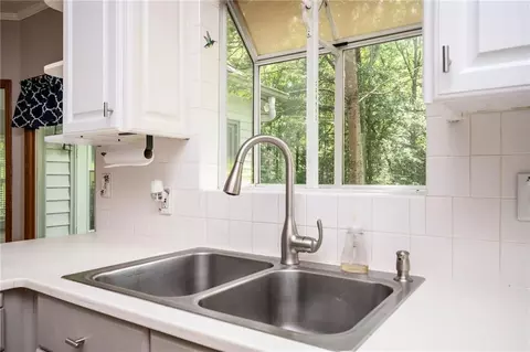 Kitchen - 13789 Woolsey Rd, Hampton, GA 30228 photo 6 of 7