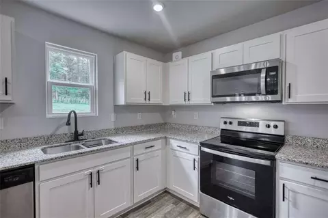 Kitchen - 20 Great Canyon Ln, Covington, GA 30016 photo 2 of 3