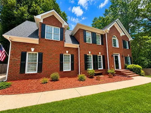 1156 Maple Creek Rdg, Loganville, GA 30052