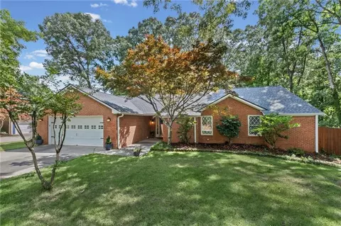 2665 Shadow Pine Dr, Roswell, GA 30076