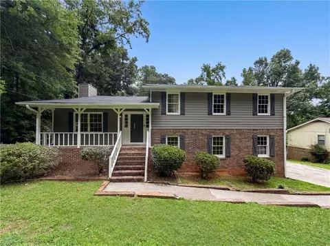 6486 Lynndale Ln, Morrow, GA 30260