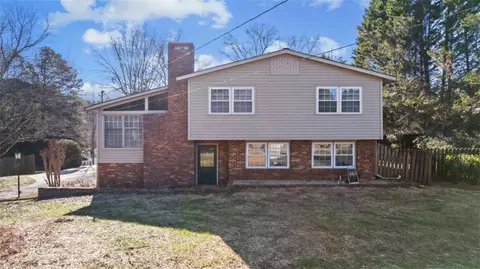 8 Lakemoore Dr, Rome, GA 30161