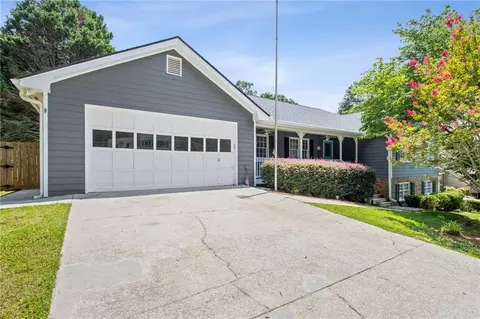 1192 Lakeview Rd, Grayson, GA 30017
