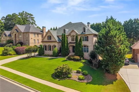 2122 Hunters Green Dr, Lawrenceville, GA 30043