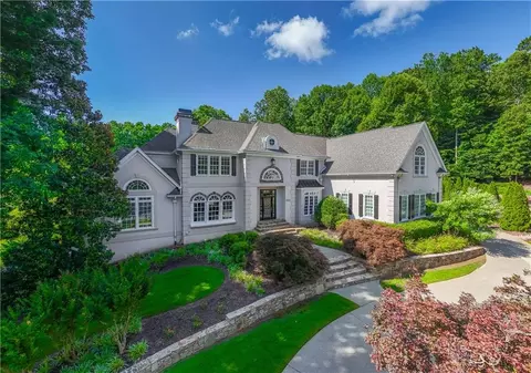 1055 Hedgerose Ln, Roswell, GA 30075