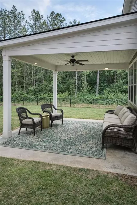 Exterior - 101 Fenwick Manor Dr, Lagrange, GA 30241 photo 3 of 5
