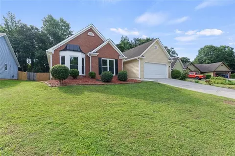 4680 Sterling Oaks Ct, Lilburn, GA 30047
