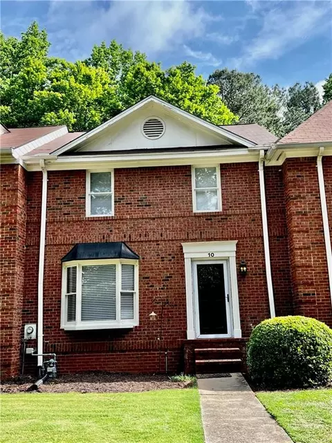 10 Huntington Place Dr, Atlanta, GA 30350