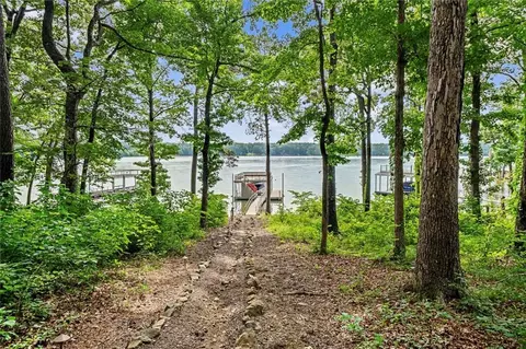 224 Lakeshore Cir SE, Acworth, GA 30101