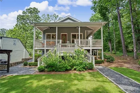 224 Lakeshore Cir SE, Acworth, GA 30101