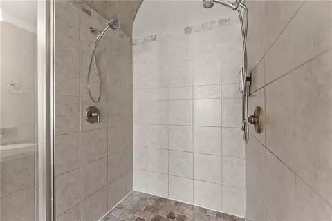 Bath - 872 Pathview Ct, Dacula, GA 30019 photo 4 of 9