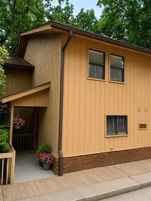 1702 Pine Tree Dr, Buford, GA 30518