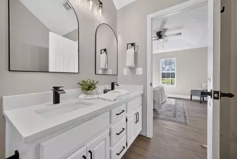 Bath - 11 Willow Ridge Dr, Hampton, GA 30228 photo 2 of 5