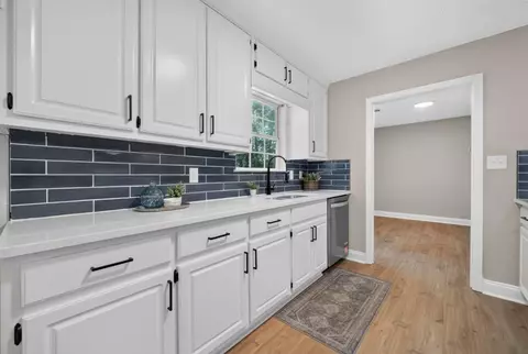 Kitchen - 11 Willow Ridge Dr, Hampton, GA 30228 photo 4 of 4