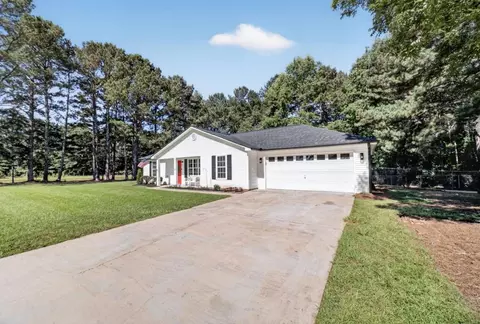 Exterior - 11 Willow Ridge Dr, Hampton, GA 30228 photo 2 of 9