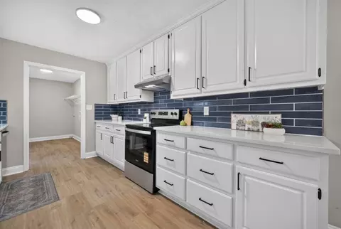 Kitchen - 11 Willow Ridge Dr, Hampton, GA 30228 photo 3 of 4