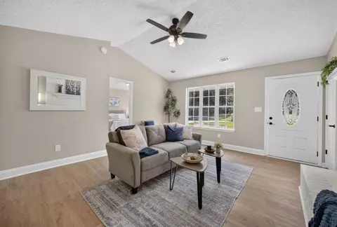 Living - 11 Willow Ridge Dr, Hampton, GA 30228 photo 1 of 2