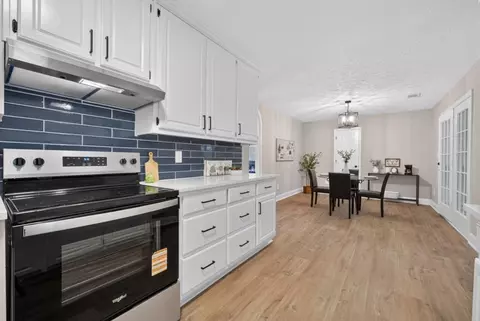 Kitchen - 11 Willow Ridge Dr, Hampton, GA 30228 photo 2 of 4