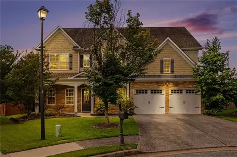 810 Sapphire Ln, Sugar Hill, GA 30518
