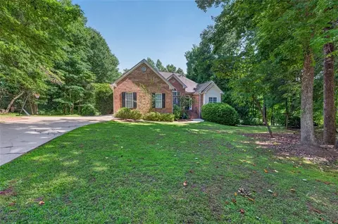 Exterior - 323 Oconee Ln, Commerce, GA 30529 photo 9 of 22