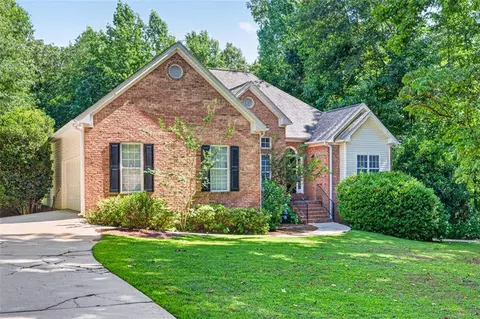 Exterior - 323 Oconee Ln, Commerce, GA 30529 photo 5 of 22