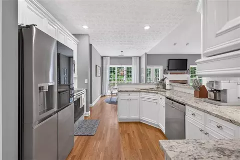 Kitchen - 323 Oconee Ln, Commerce, GA 30529 photo 3 of 5