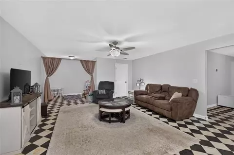 Living - 323 Oconee Ln, Commerce, GA 30529 photo 3 of 3