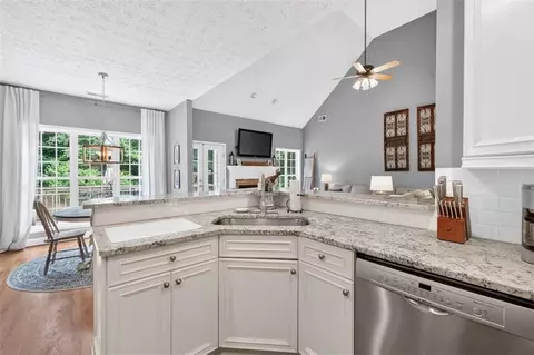 Kitchen - 323 Oconee Ln, Commerce, GA 30529 photo 4 of 5