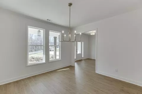 Dining - 979 Lakeview, Commerce, GA 30529 photo 1 of 1