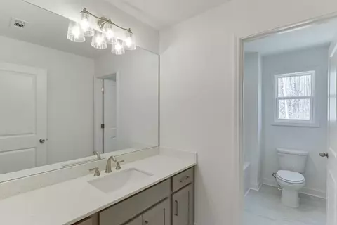 Bath - 979 Lakeview, Commerce, GA 30529 photo 2 of 5