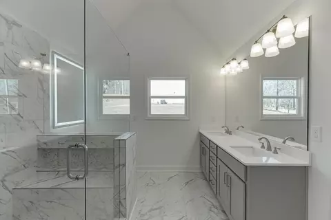 Bath - 979 Lakeview, Commerce, GA 30529 photo 4 of 5