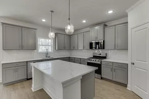 Kitchen - 979 Lakeview, Commerce, GA 30529 photo 1 of 5