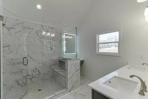 Bath - 979 Lakeview, Commerce, GA 30529 photo 3 of 5