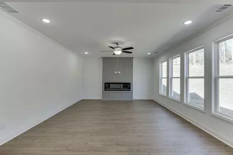 Living - 979 Lakeview, Commerce, GA 30529 photo 1 of 5