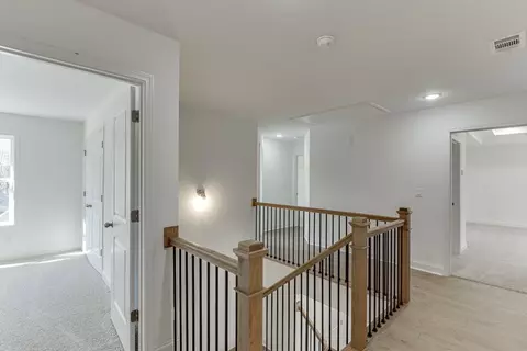 Entry Way - 979 Lakeview, Commerce, GA 30529 photo 4 of 4