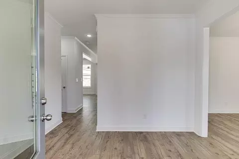 Entry Way - 929 Lakeview, Commerce, GA 30529 photo 1 of 3