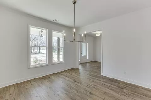 Dining - 929 Lakeview, Commerce, GA 30529 photo 2 of 2