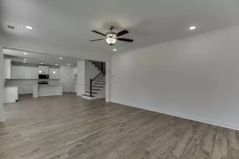 Living - 929 Lakeview, Commerce, GA 30529 photo 5 of 5