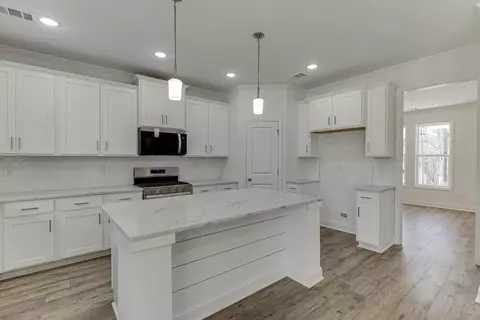 Kitchen - 929 Lakeview, Commerce, GA 30529 photo 3 of 5