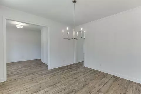Dining - 929 Lakeview, Commerce, GA 30529 photo 1 of 2