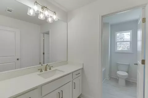 Bath - 929 Lakeview, Commerce, GA 30529 photo 2 of 4