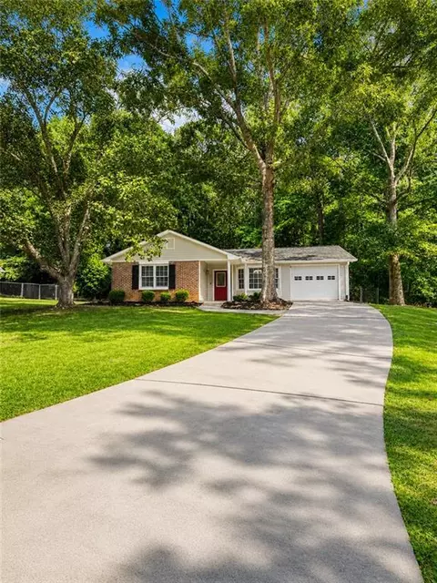 613 Windsor Dr SE, Conyers, GA 30094