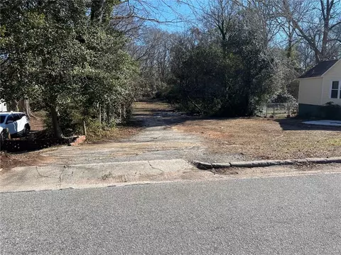 14 Hamilton Bohannon Dr, Newnan, GA 30263