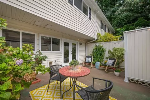 7156 Stonington Dr, Atlanta, GA 30328