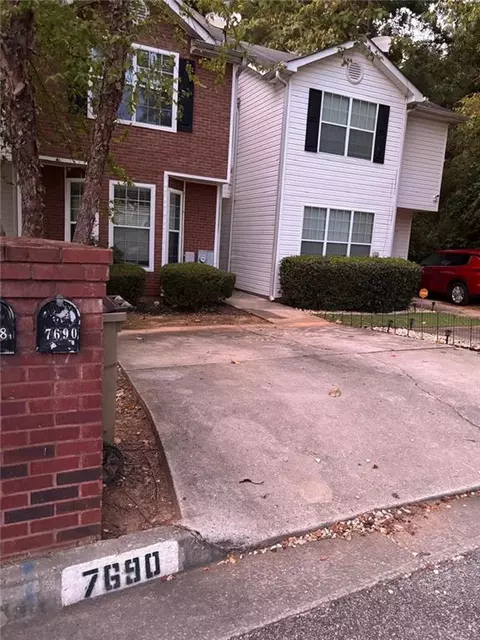 7690 Creekside Ln, Riverdale, GA 30296