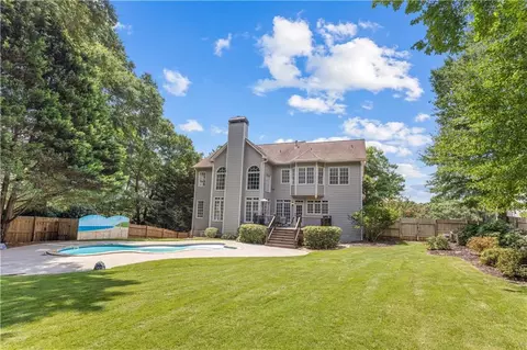 Exterior - 1010 River Mist Dr, Suwanee, GA 30024 photo 2 of 10
